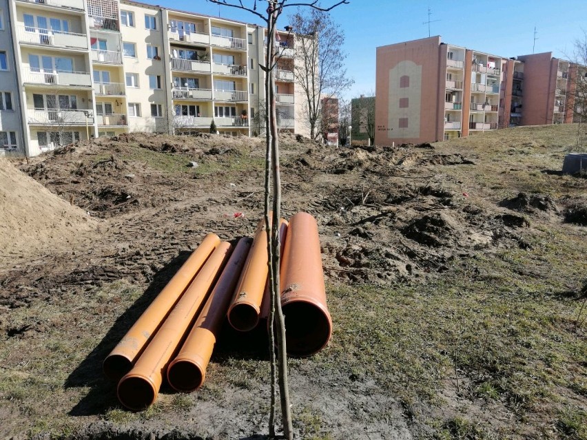 Rusza budowa nowego bloku przy... ul. Akacjowej w Goleniowie. Zniknie popularna górka