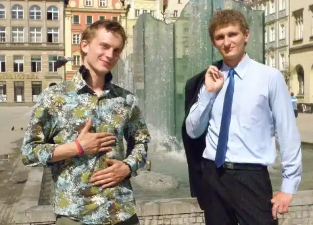 Aleksander Adamus i Paweł Bartnik chcą promować wolnośc w krajach Dalekiego Wschodu