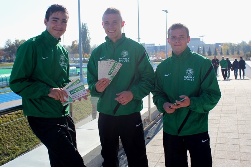 Piłkarze Warty rozdawali studentom bilety na mecz