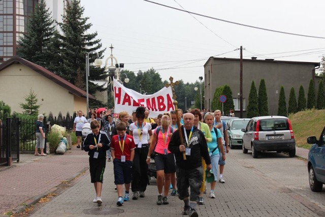 Halemba: Mieszkańcy wyruszyli na Jasną Górę. Przed nimi kilkadziesiąt kilometrów na piechotę