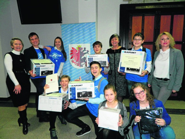 Uczniowie z Kruszwicy i Kobylnik świetnie zaprezentowali się w astronomicznym konkursie.