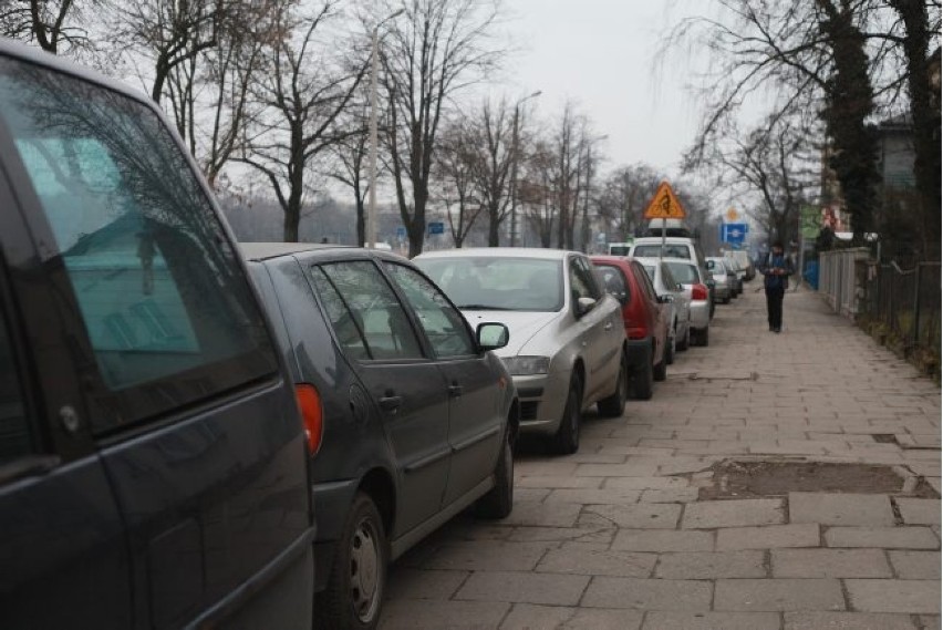 Kraków. Rozszerzenie strefy spowodowało parkingowy horror [ZDJĘCIA]