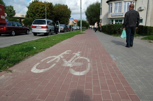 Ścieżka rowerowa przy ulicy Sikorskiego w Nowym Dworze Gdańskim