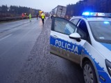 Wypadek na DK 1 w okolicach Radomska.Tir wjechał w bariery 