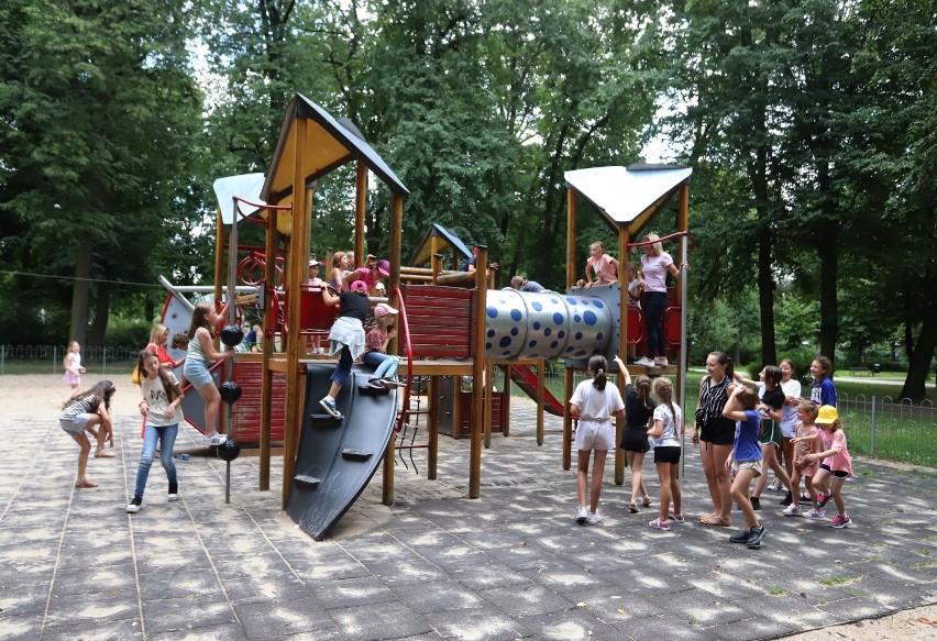 Place zabaw w radomskich parkach cieszą się dużym...