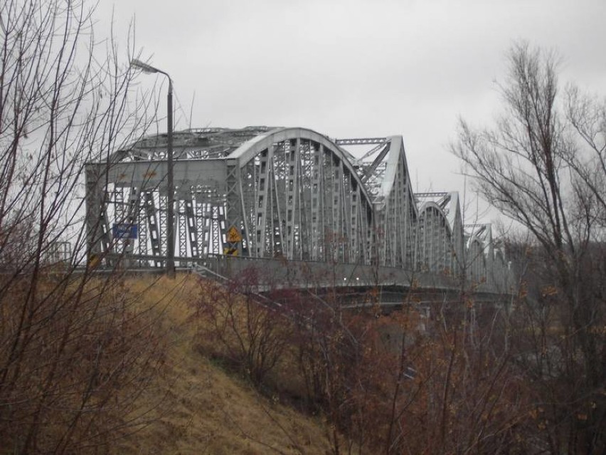 Puławy: most przekazany, dokumentacja dalej nie. Za milion złotych powstanie nowa
