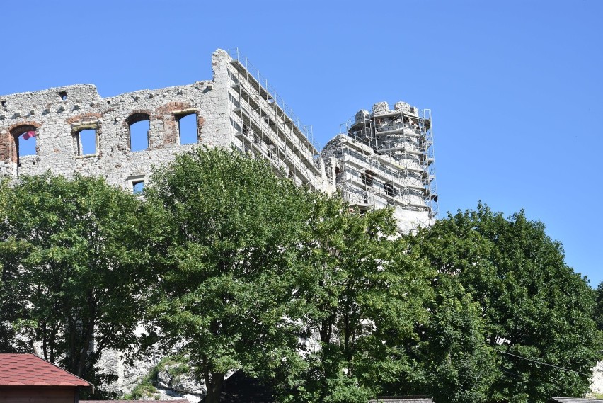 Zamek Ogrodzieniecki w Podzamczu jest obecnie remontowany,...