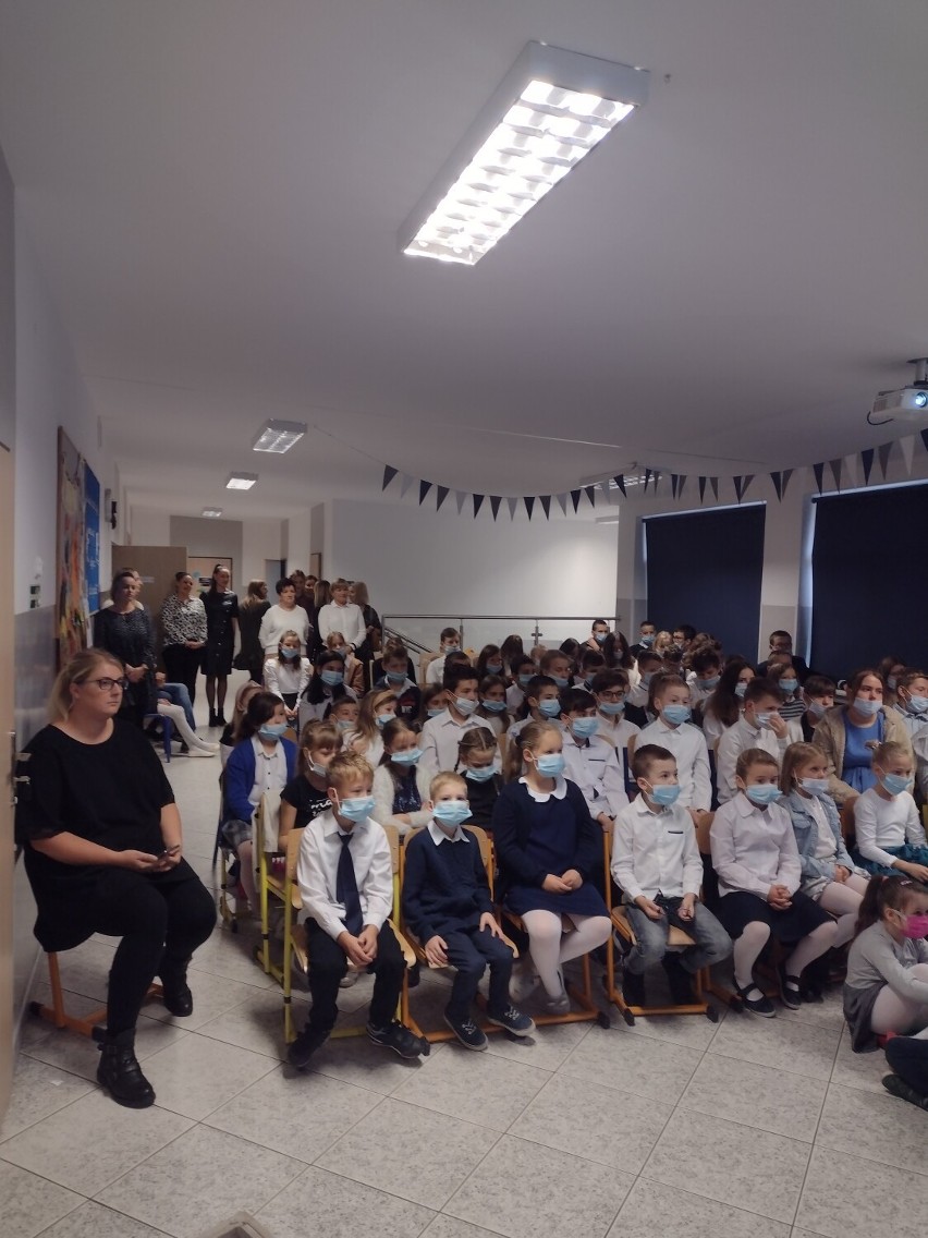 Uroczystości w Szkole Podstawowej w Zacharzynie: akademia i wybory do samorządu