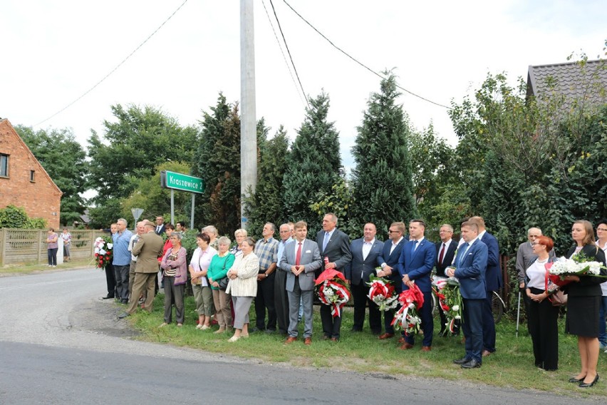 Delegacje złożyły hołd przy pomniku w Mącznikach