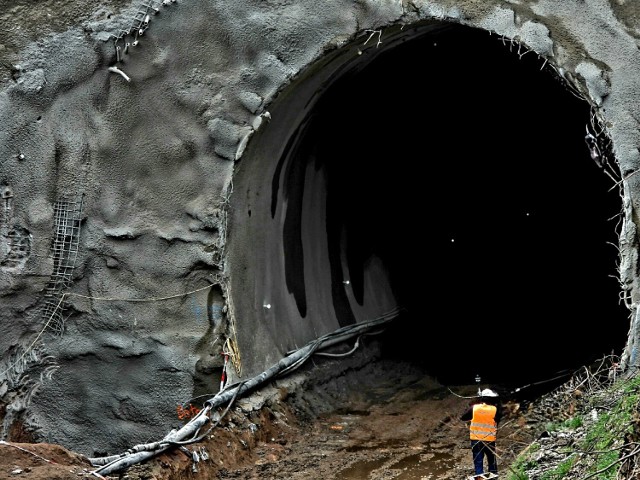 Remont tunelu kolejowego w Trzcińsku na trasie Wrocław - Jelenia Góra