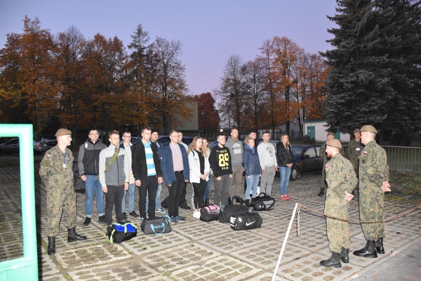 Nowi terytorialsi z 62. Batalionu Lekkiej Piechoty ćwiczą na Sadkowie w Radomiu. Będzie przysięga i dzień otwartych koszar