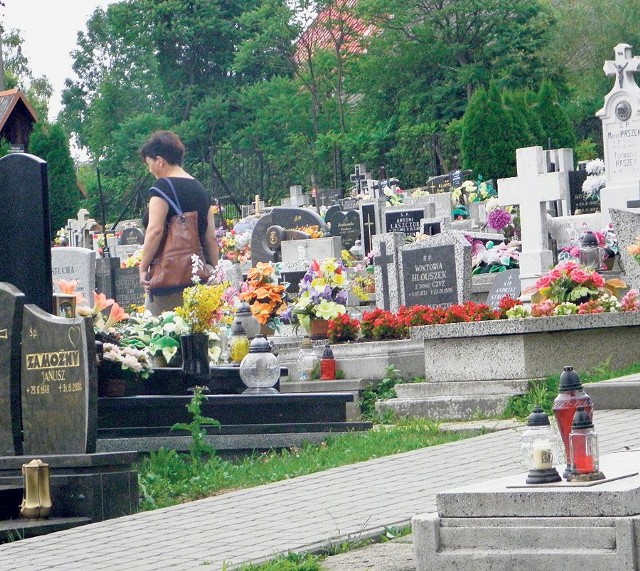 Stary cmentarz w Mazańcowicach jest już za ciasny