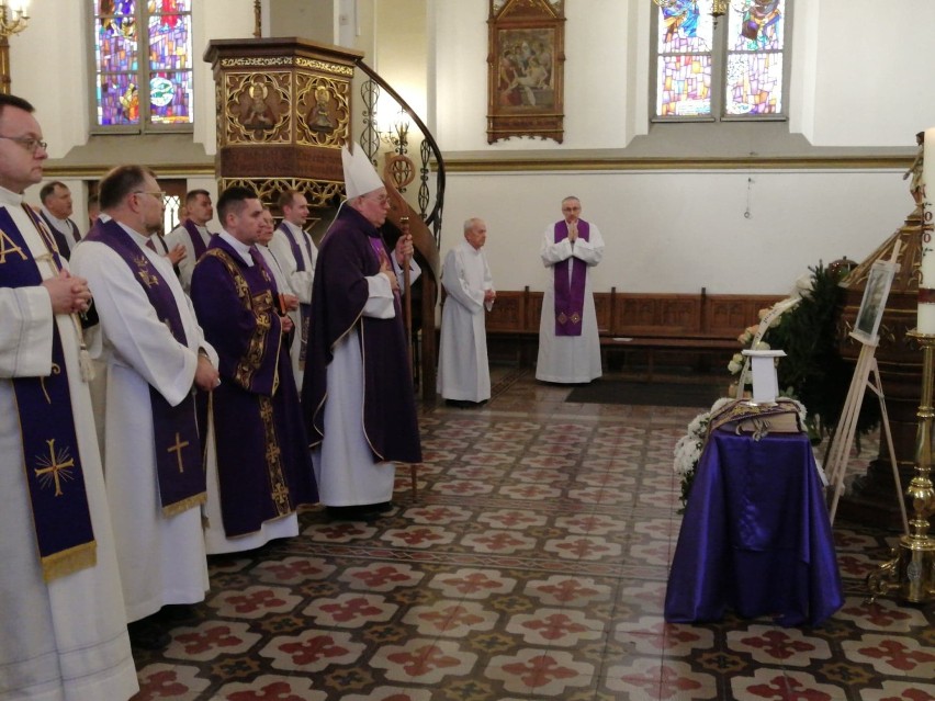 W Ełku odbył się pogrzeb śp. księdza Zygmunta Sędziaka, który zmarł z powodu COVID-19. Pracował też w Suwałkach, Bakałarzewie i Sejnach