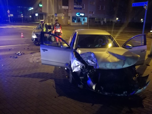 Zderzenie aut na skrzyżowaniu ulic Górnośląskiej i Polnej w Kaliszu