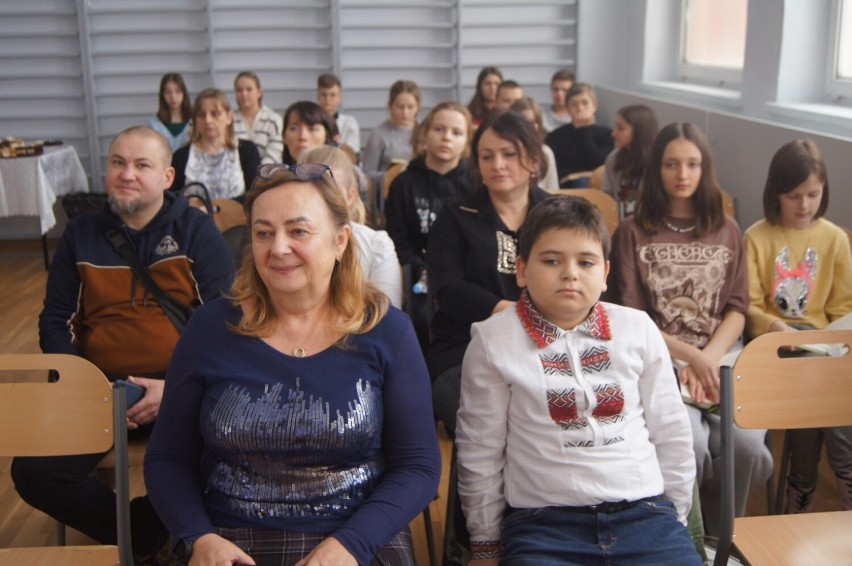 Konkurs Pięknego Czytania dla uczniów obcojęzycznych w PSP 7 w Radomsku. ZDJĘCIA