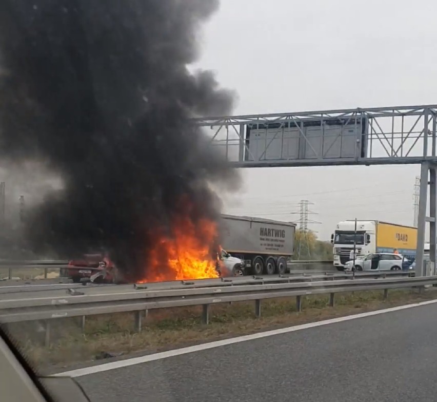 Gliwice: Wypadek na autostradzie A4 [ZDJĘCIA]. Zderzenie 5 samochodów, droga na Wrocław zablokowana