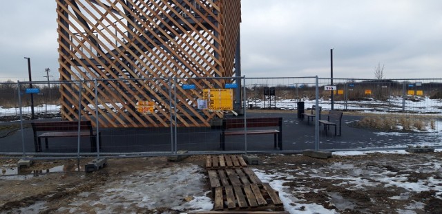 W pierwszym etapie budowy Centrum Edukacji Ekologicznej powstała wieża widokowa. To jednak nadal plac budowy, nie można tam wchodzić Zobacz kolejne zdjęcia/plansze. Przesuwaj zdjęcia w prawo - naciśnij strzałkę lub przycisk NASTĘPNE