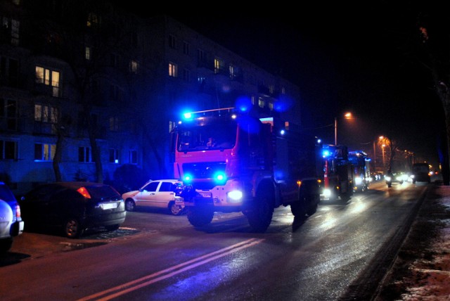 Mieszkańcy jednego z bloków przy ulicy Sikorskiego w Międzychodzie wyczuli dym. Wezwali więc strażaków.