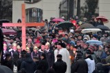 Droga Krzyżowa ulicami Kielc. Prezydent też niósł krzyż [WIDEO, ZDJĘCIA]   