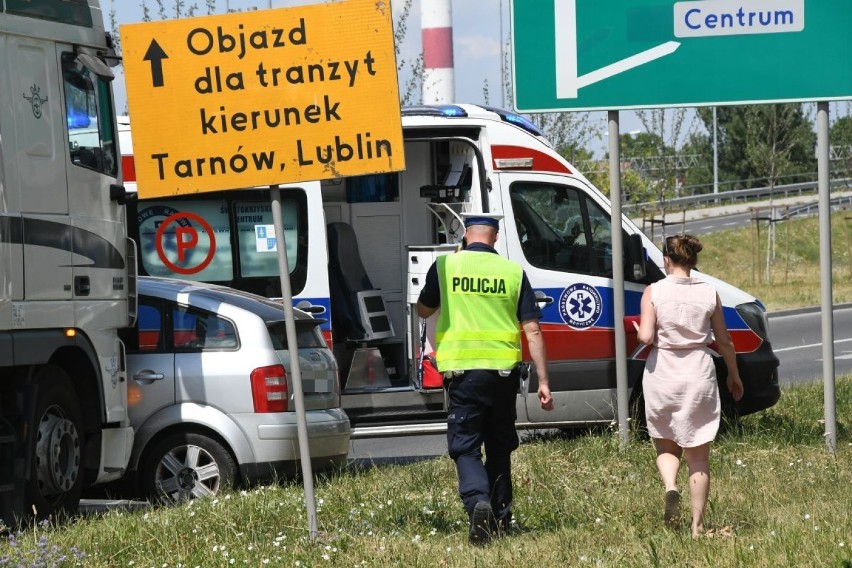 Wypadek w centrum Kielc. Kilkumiesięczne dziecko zabrane do szpitala