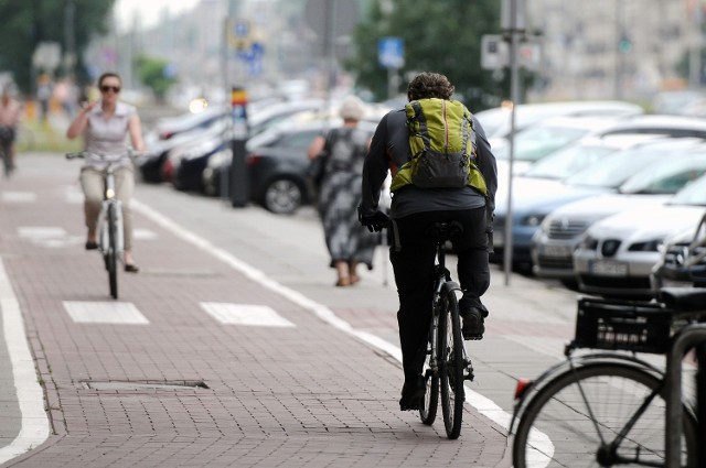 ZDiT sprząta po zimie ścieżki rowerowe w Łodzi