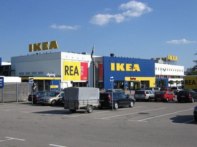 http://pl.wikipedia.org/wiki/Plik:IKEA_Store_Elmhult.jpg