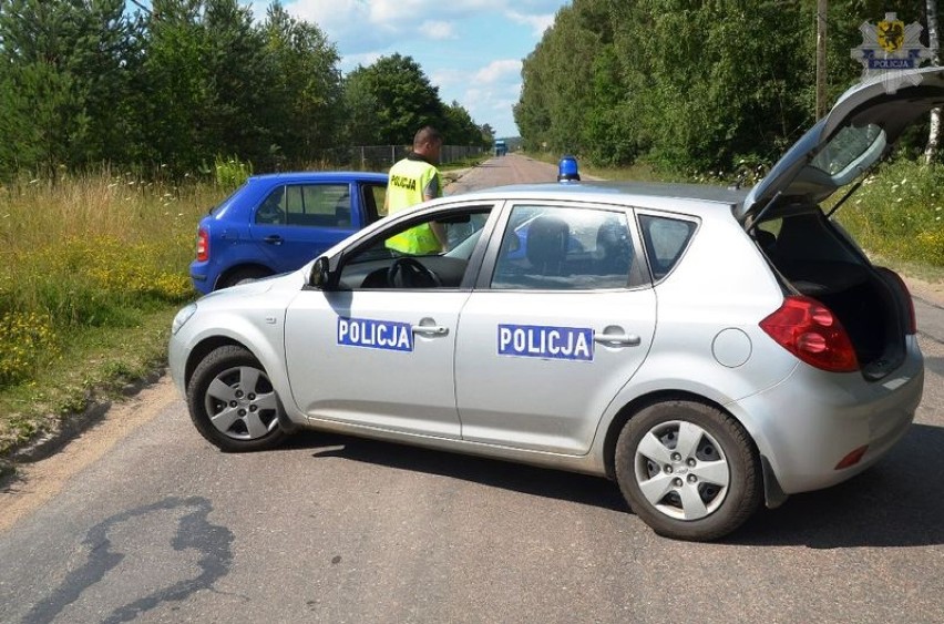 Policjanci z Kościerzyny zabezpieczali miejsce potencjalnego wybuchu w Rybakach