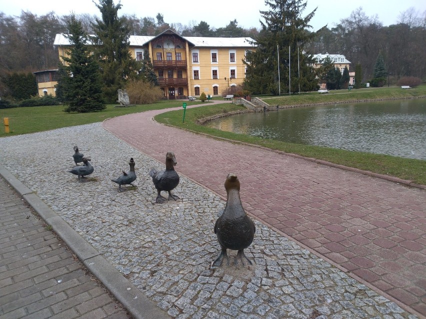 Opustoszał nałęczowski park