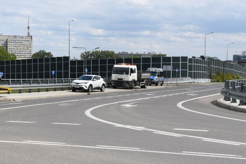 Kolejny wypadek na feralnym skrzyżowaniu w Kielcach. Na 1 Maja zderzyły się osobówka z samochodem ciężarowym 
