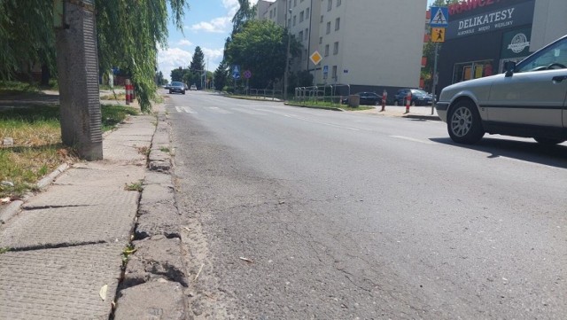 Na ulicy Królowej Jadwigi na Michałowie w Radomiu ma być wymieniony asfalt. Miejski Zarząd Dróg i Komunikacji szuka właśnie firmy, która wykonana prace.