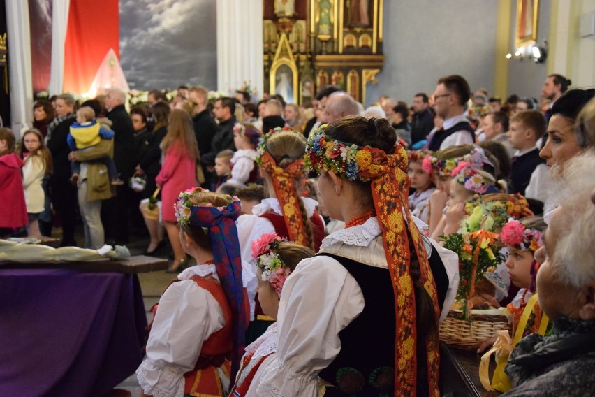 Święcenie pokarmów w śląskich strojach - nowa tradycja w...