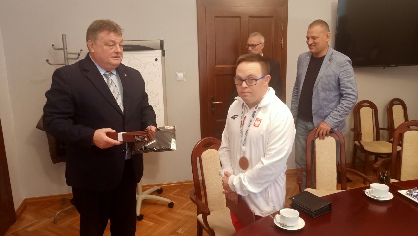 Elbląski medalista z Ataku otrzymał gratulacje od prezydenta miasta
