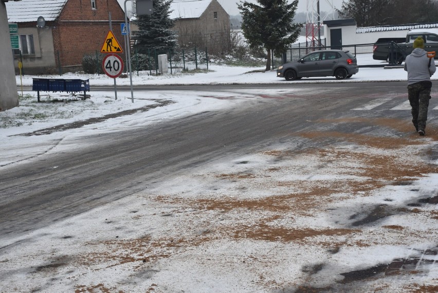 Ślizgawica na ulicach! Niebezpiecznie na drogach gminy Gniezno i nie tylko