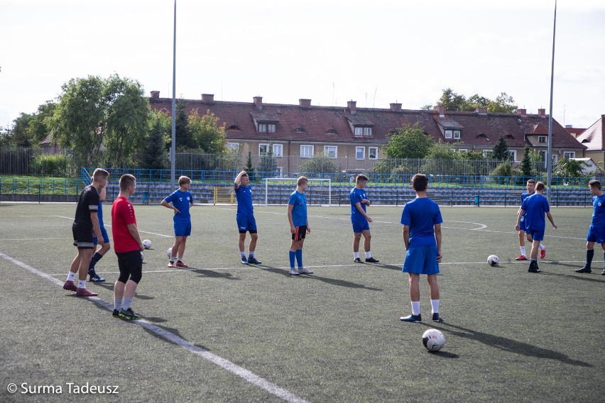 Błękitny stadion w Stargardzie. Piłkarze i piłkarki, młodsi i starsi ZDJĘCIA    