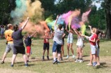 Eksplozja Kolorów Holi i Festiwal Streetfoodu. Mieszkańcy Żoliborza wzięli udział w wyjątkowym wydarzeniu