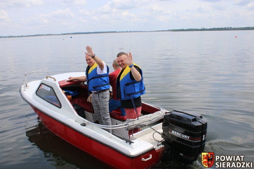 Rejs motorówką po Jeziorsku ze starostą sieradzkim i w tym roku na licytacji WOŚP w Sieradzu ZDJĘCIA