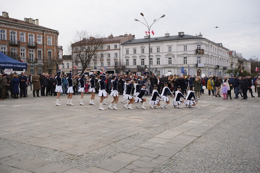 Występy artystyczne w ramach obchodów Narodowego Święta Niepodległości na Placu Wolności w Kielcach. Zobacz zdjęcia