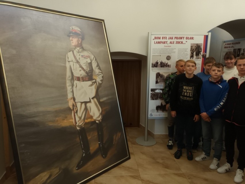 Uczniowie szkół podstawowych z terenu gminy Bobowa zwiedzają...