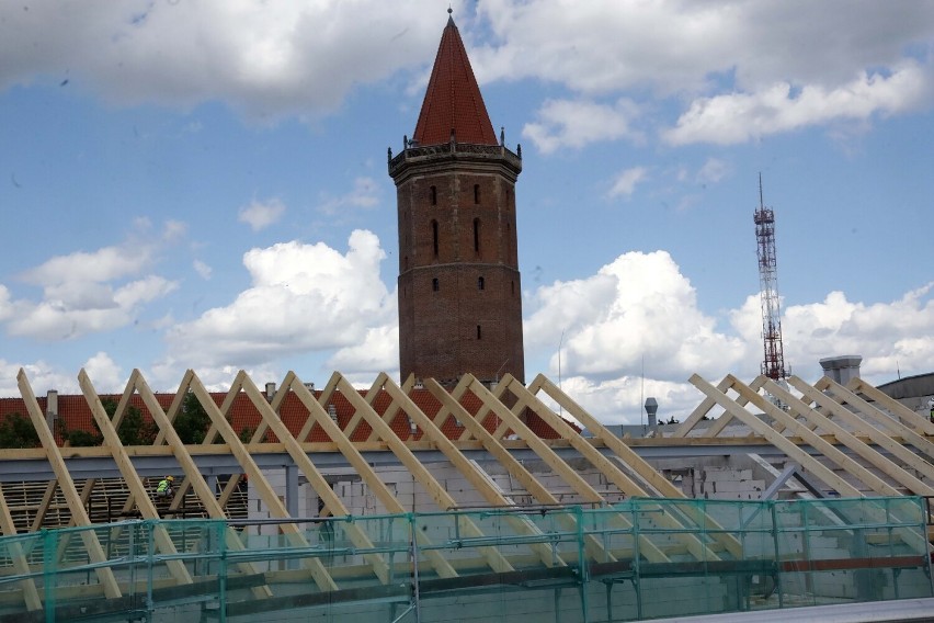 Powstaje nowy budynek mieszkalno-usługowy w centrum Legnicy, aktualne zdjęcia