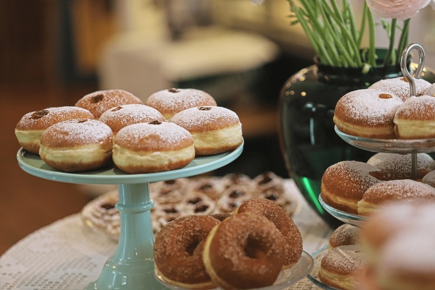 Pączki: stary przepis Ćwierczakiewiczowej. Takie pączki na tłusty czwartek smażyły nasze babcie. Jak je zrobić?