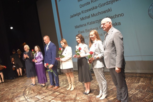 Wręczenie medali, odznaczeń i nagród odbyło się w Teatrze Osterwy w Gorzowie. Uhonorowano 288 osób.