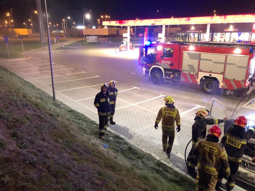 Pożar mercedesa na autostradzie A1 pod Włocławkiem. Kierowca kupił auto parę godzin wcześniej [zdjęcia]