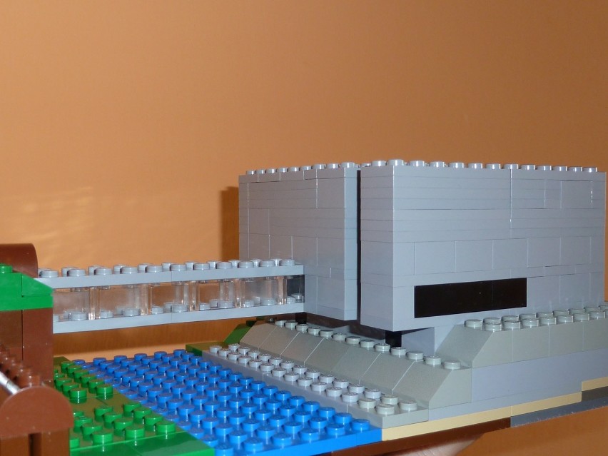 Do projektu wykorzystano 100 elementów LEGO.