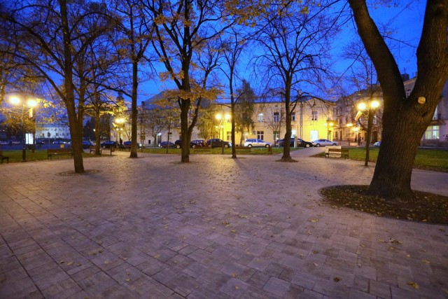 Odnowiony plac Niepodległości w Piotrkowie. Tak wygląda po rewitalizacji