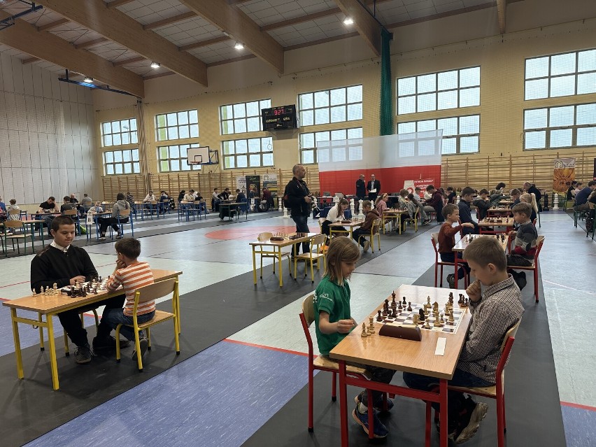Turniej Szachowy „Każdy wygrywa” w Zdziechowie. W zawodach wzięło udział wielu graczy z Wielkopolski