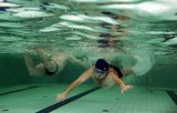 Tucholscy uczniowie popływają w basenie w Chojnicach