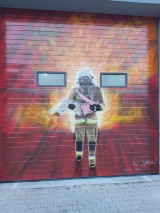 Kolorowe graffiti ozdobiło remizę Ochotniczej Straży Pożarnej! Robi wrażenie! [ZDJĘCIA]