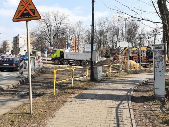 W Bytomiu trwają prace na ul. Frycza-Modrzewskiego. Zmodernizowane zostaną m.in. tory tramwajowe. Zobacz zdjęcia >>>