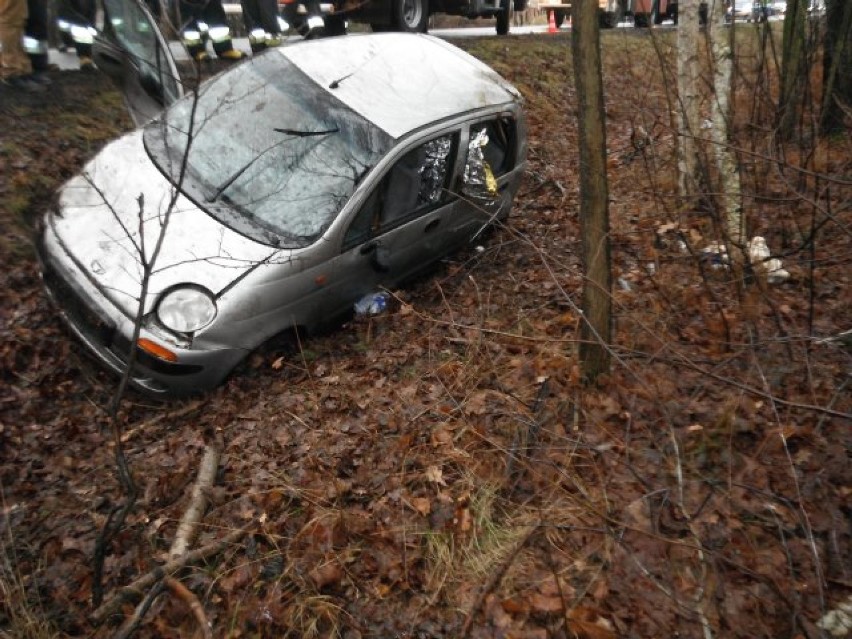 Wypadek na drodze wojewódzkiej nr 906 pod Koszęcinem. Jedna osoba trafiła do szpitala ZDJĘCIA