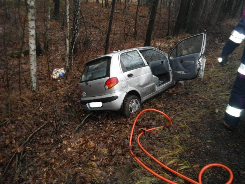 Wypadek na drodze wojewódzkiej nr 906 pod Koszęcinem. Jedna osoba trafiła do szpitala ZDJĘCIA